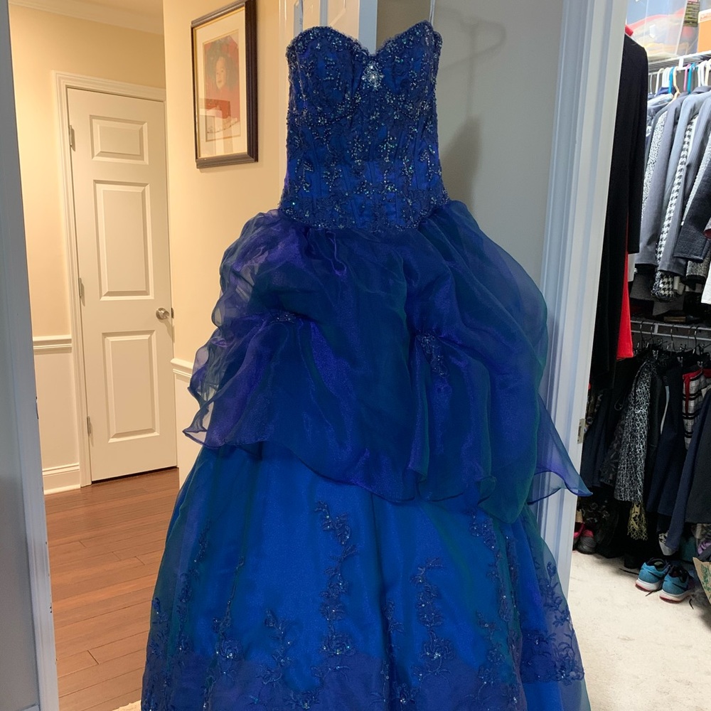 Quience Años dress